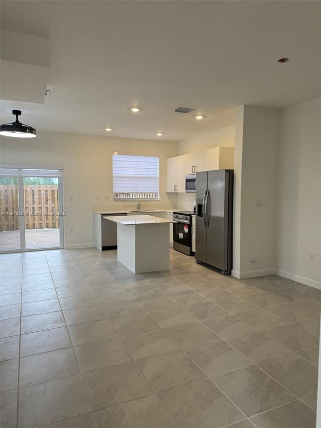 Building Photo - 2582 SE 29th St