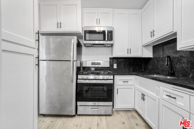 Building Photo - 10620 Holman Ave