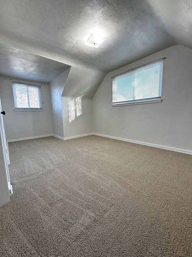 Building Photo - Well-Maintained 4-Bedroom in Haygood Area of Virginia Beach