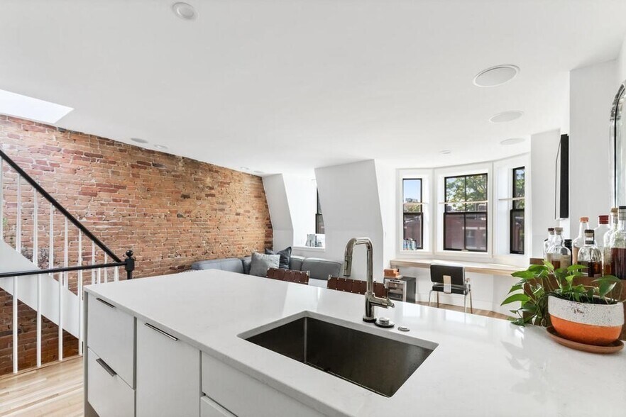 Building Photo - 75 Appleton St