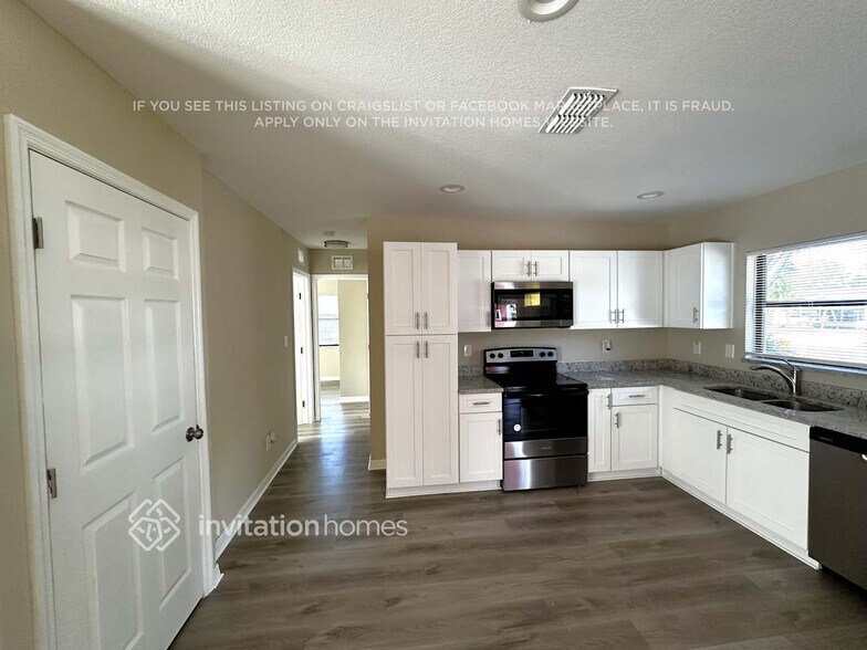 Building Photo - 7537 17th Ln N