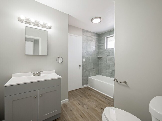 Building Photo - Freshly Remodeled 1BR Retreat in Desirable White Lake – Move-In Ready!