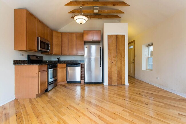 Building Photo - 1338 W Erie St