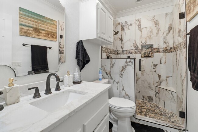 Building Photo - 403 Island Dr