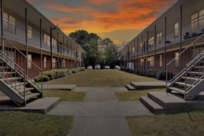 Primary Photo - Vines at Hillside