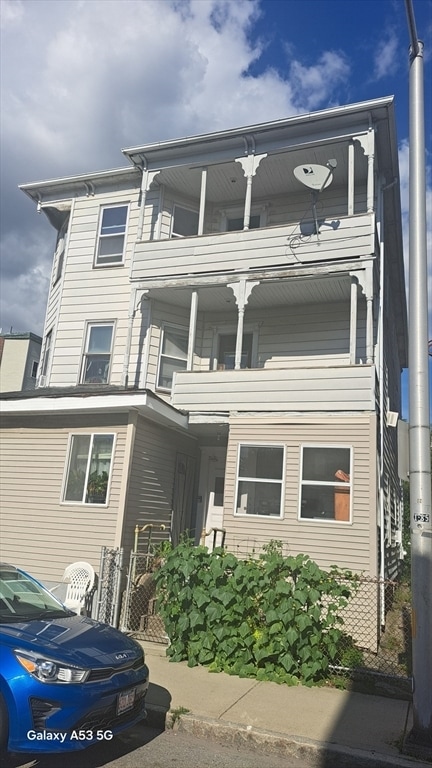 Building Photo - 4 Plum St