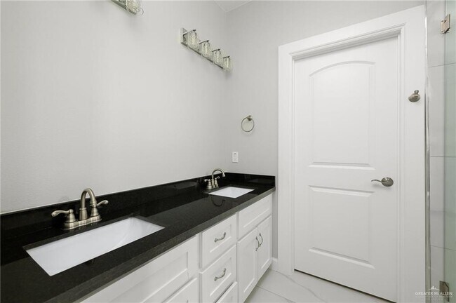 Building Photo - 12 Imperial Oak Dr