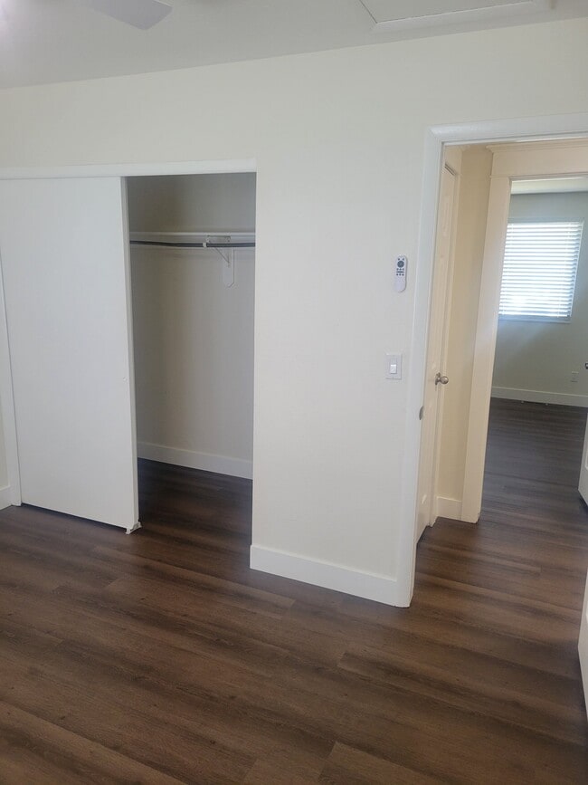Building Photo - 165 W 910 S