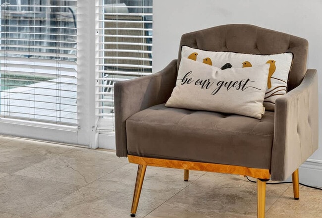 Building Photo - 1705 NE 11th St