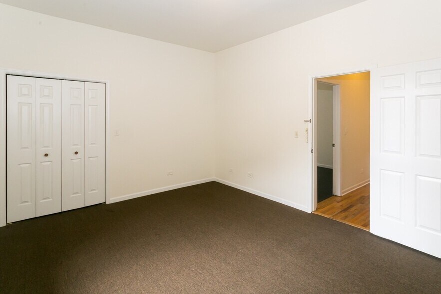 Building Photo - 2835 W Medill Ave