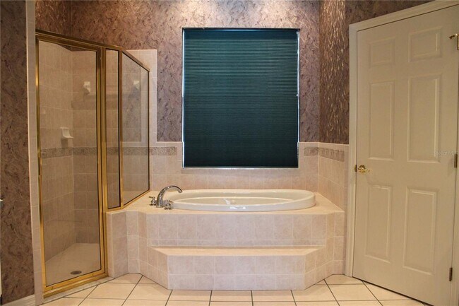 Building Photo - 2228 Lake Holloway Blvd