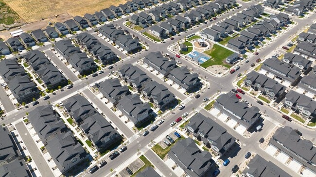Building Photo - GET THE FIRST MONTHS RENT FOR FREE!!!