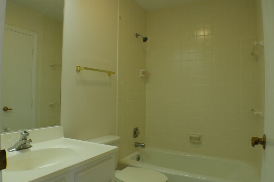 Building Photo - 1452 Carriage Trace Blvd