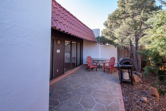 Building Photo - 1101 Bernalillo Pl