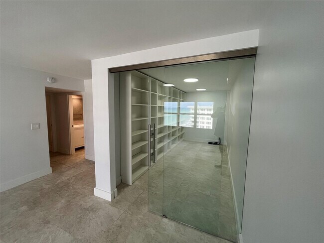 Building Photo - 3500 Galt Ocean Dr