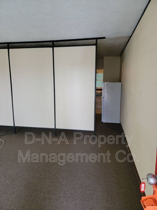 Building Photo - 115 3rd St
