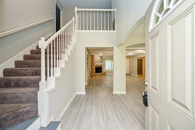 Entry - 602 Mobile Ct