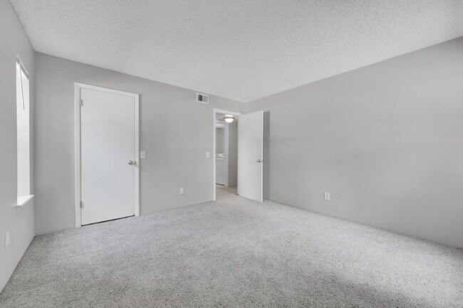 Building Photo - $1,450.00, 1-bedroom, 1-bathroom Lower Lev...