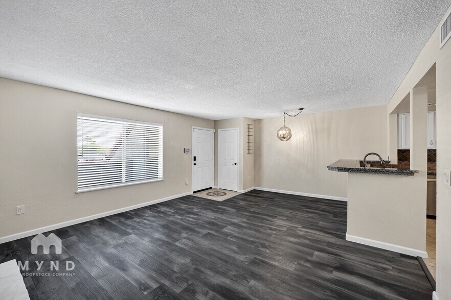 Building Photo - 1645 W Baseline Rd