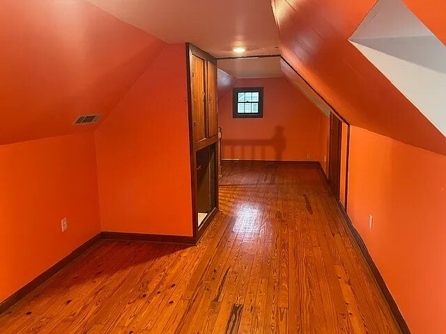 Building Photo - Room in House on Winburn Terrace