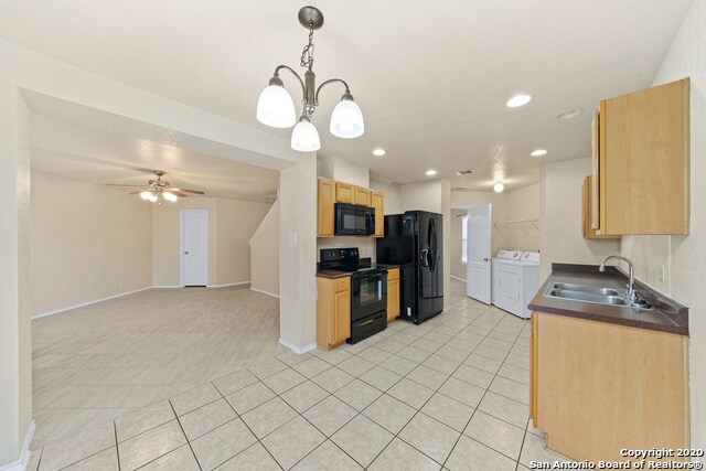 Building Photo - 5555 Spring Walk