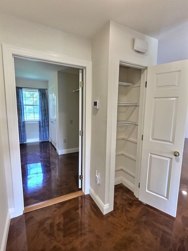 Building Photo - 3 BD Home with 30 x 40 Shop with Four 10 x 12 Attached Stalls