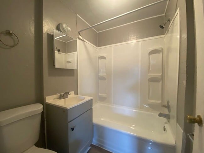 Building Photo - Welcome to this charming two-bedroom, one-bathroom double in the heart of Springfield, OH+