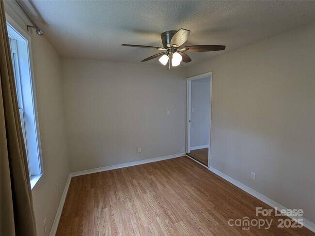 Building Photo - 25.5 Woodrow Ave