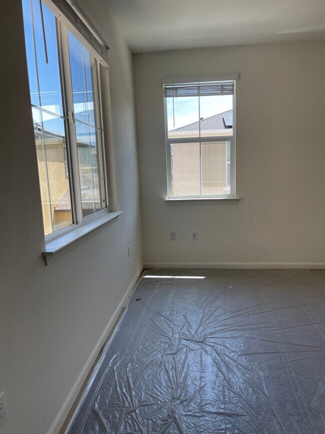 Building Photo - 2136 Brave Hawk Loop