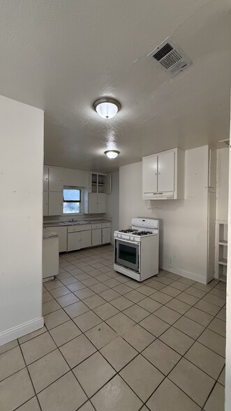 Building Photo - 202 Roselawn Ave