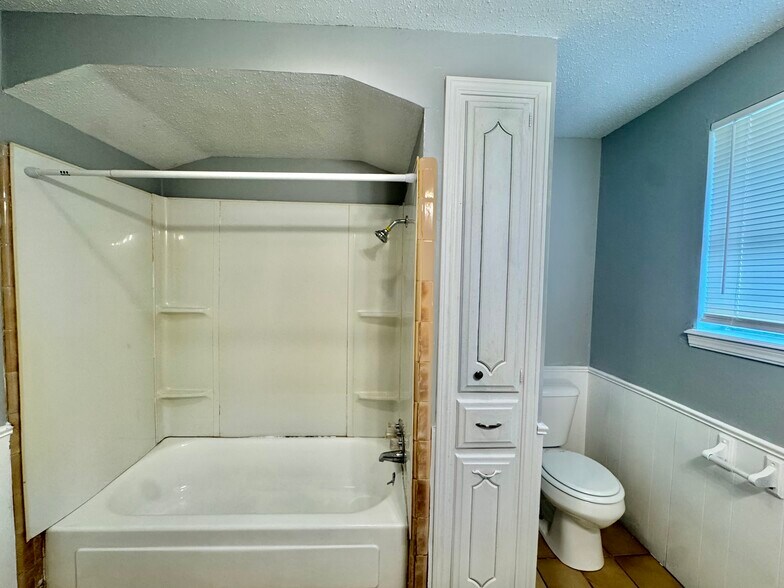 Building Photo - 3029 SW 62nd St