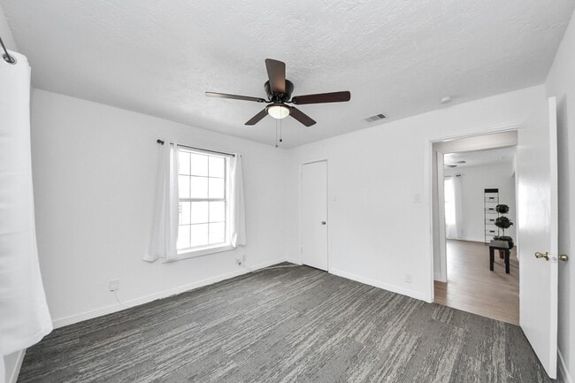 Building Photo - 2210 Detering St