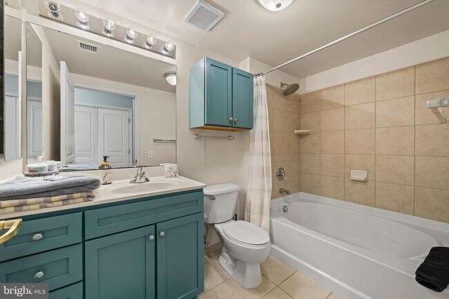 Building Photo - 631 D St NW