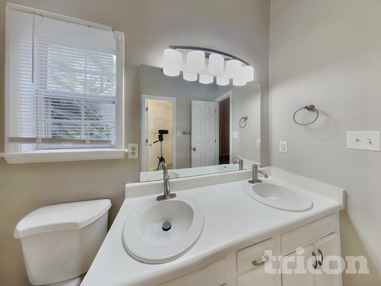 Building Photo - 1240 Bacardi Ct