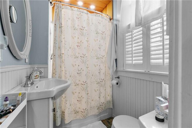 Building Photo - 34-36 Farewell St