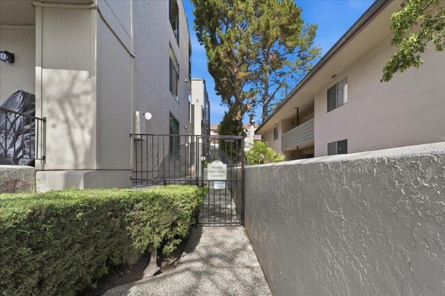 Building Photo - 11 Hayward Ave