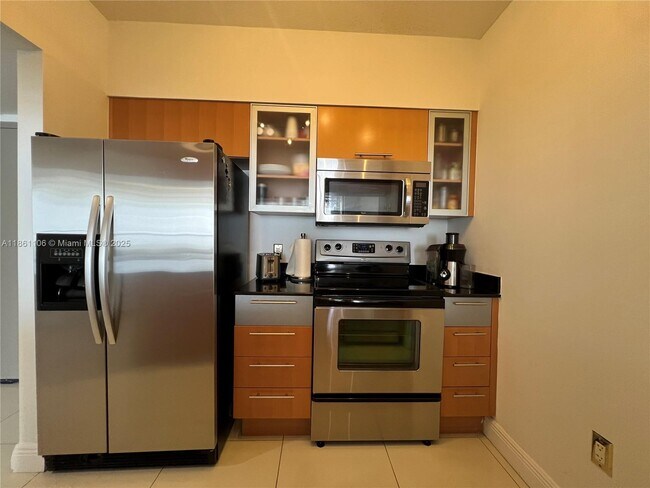 Building Photo - 1750 N Bayshore Dr