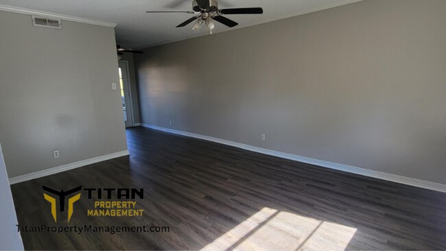 Building Photo - 2bed/1bath Townhouse
