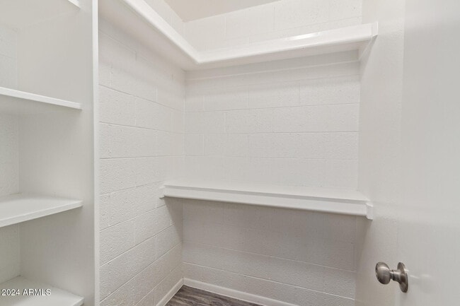 Building Photo - 511 W Blackhawk Dr