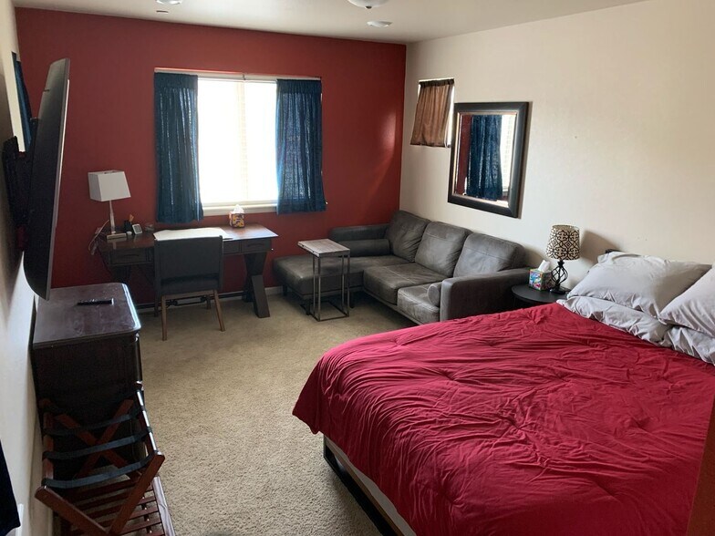 Building Photo - 210 Marshall Mews St