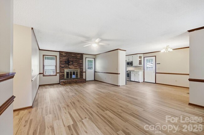 Building Photo - 6299 Spring Ct Ln