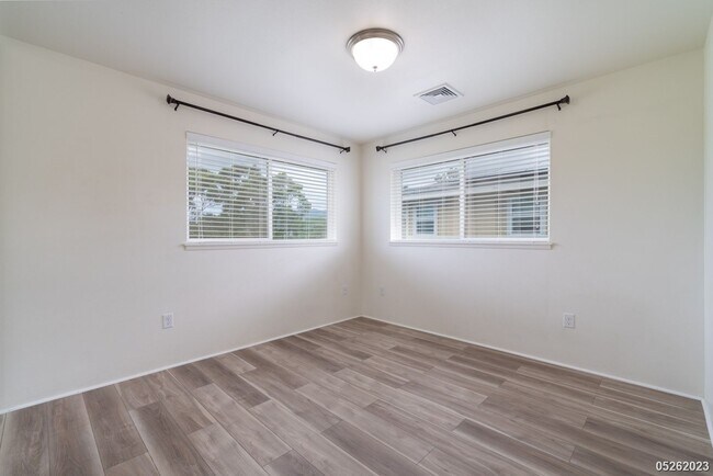 Building Photo - 4 Bed 2.5 Bath in Hoonani