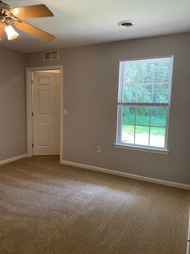 Building Photo - 186 Christine Dr