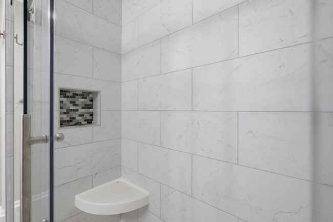 Building Photo - 1586 Millbrook Dr