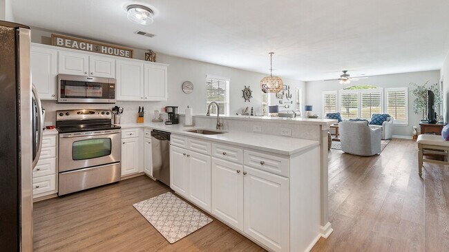 Building Photo - 532 Blue Stem Dr