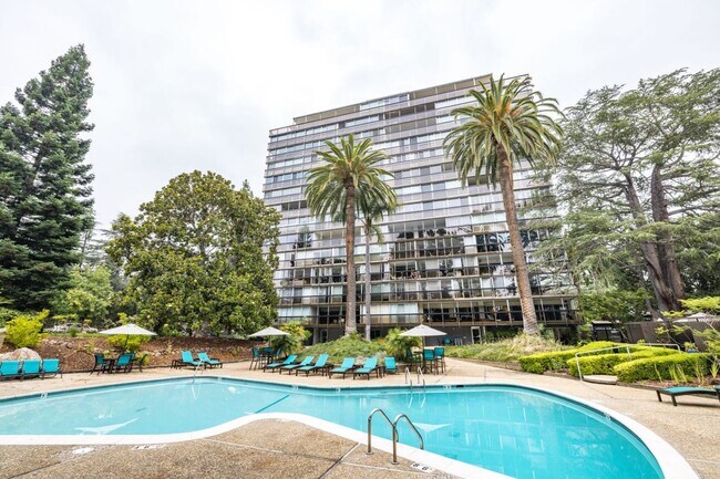 Building Photo - High Rise Living in the Heart of Downtown Palo Alto!