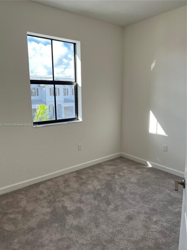 Building Photo - 13405 SW 287th Ter