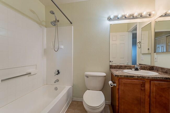 Building Photo - Ready to Move In - Two Bedrooms!