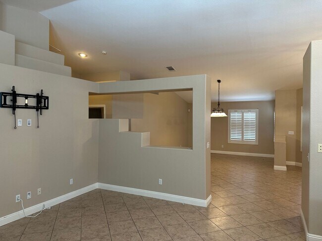 Building Photo - Henderson!!  Solar Panels!! Tankless Hot w...