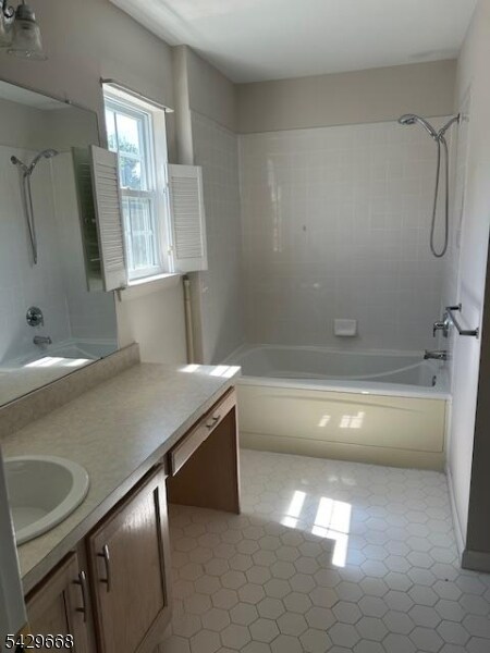 Building Photo - 240 Winding Hill Dr